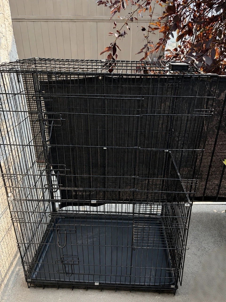Black metal pet (dog/cat) crate