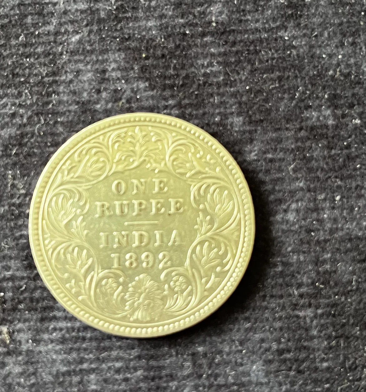 Silver Biritish Victoria India 1892 One Rupee Coin - photo 2