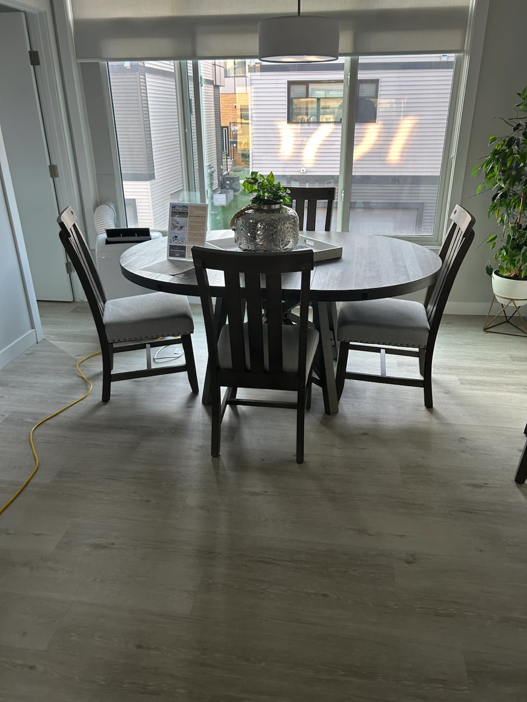Round Dining Table with 4 Chairs