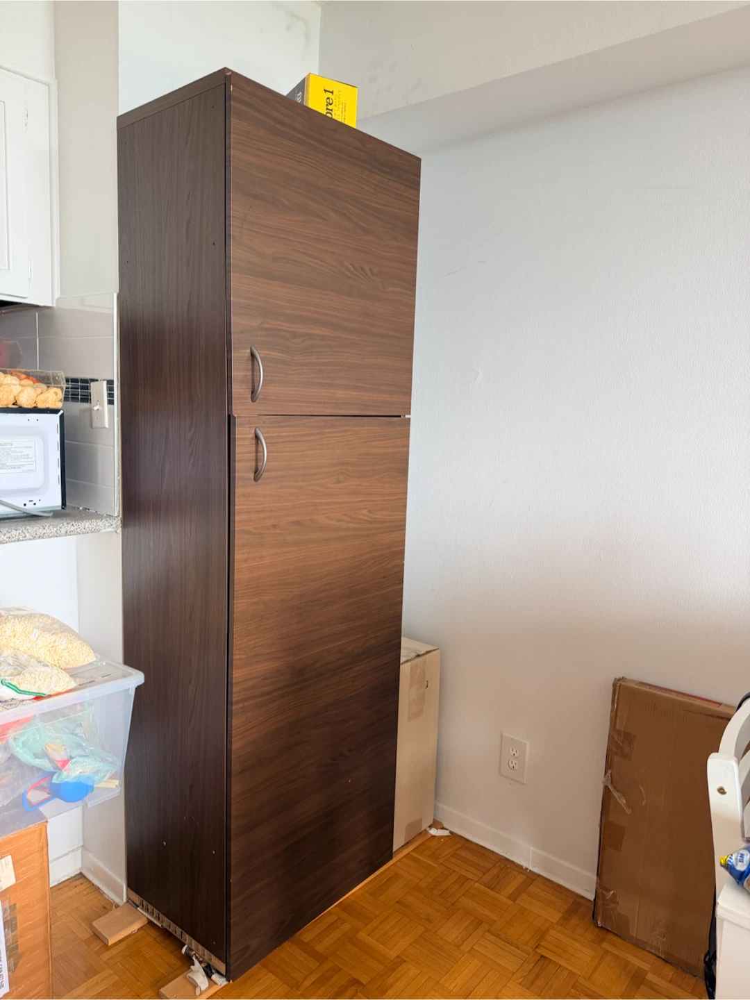Tall dark brown storage cabinet with shelves - photo 2