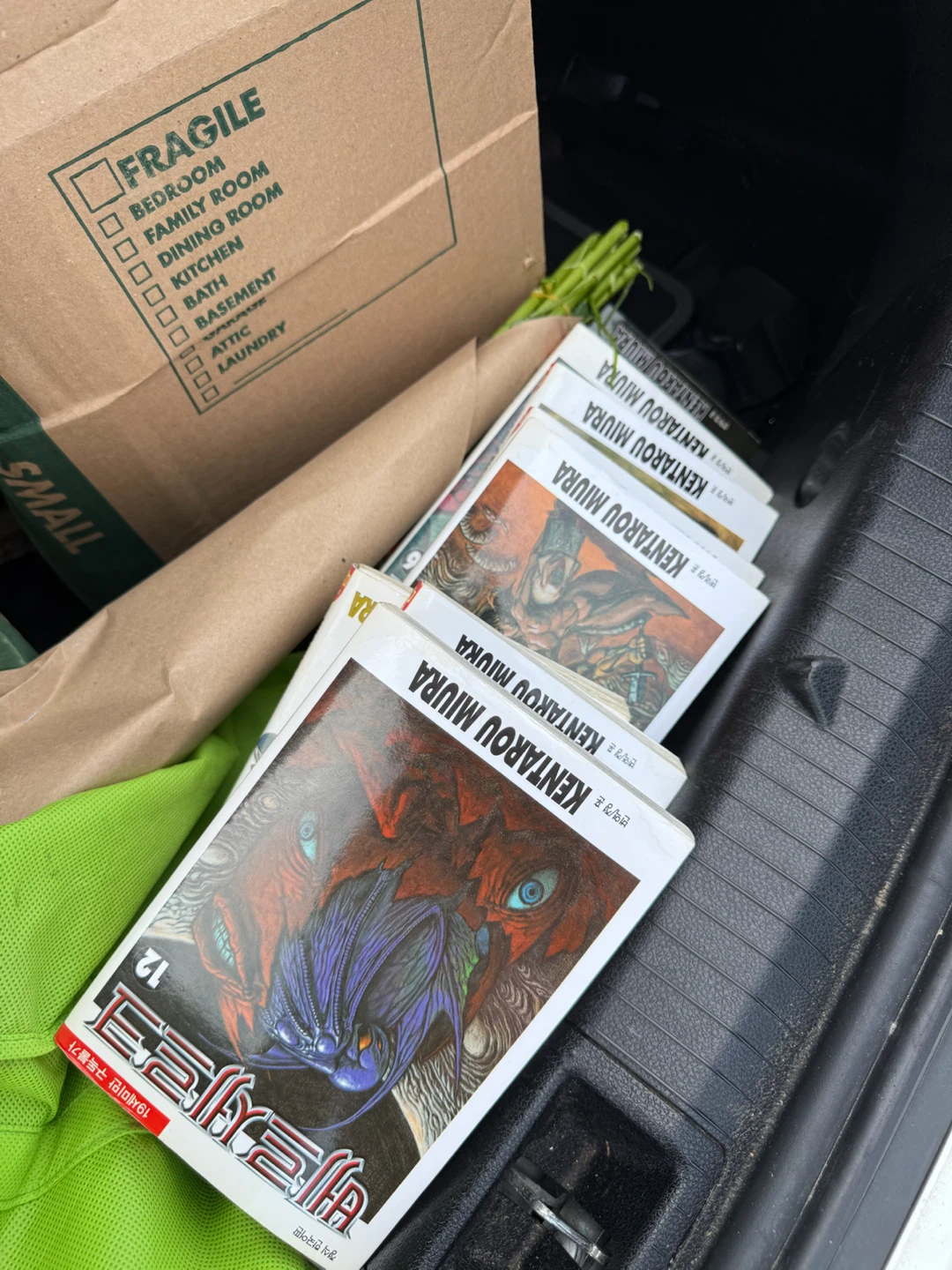 Moving sale! Anyone wants Japanese / Korean Comic Books? - photo 2