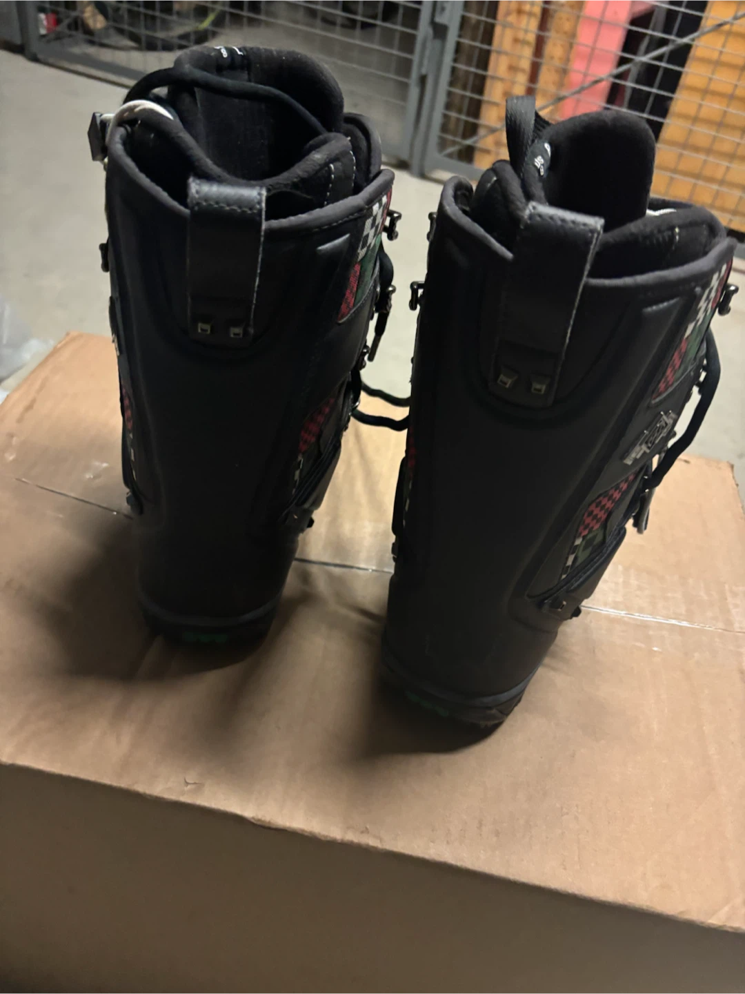 Vans Snowboard Boots - Men's US Size 8 - photo 3