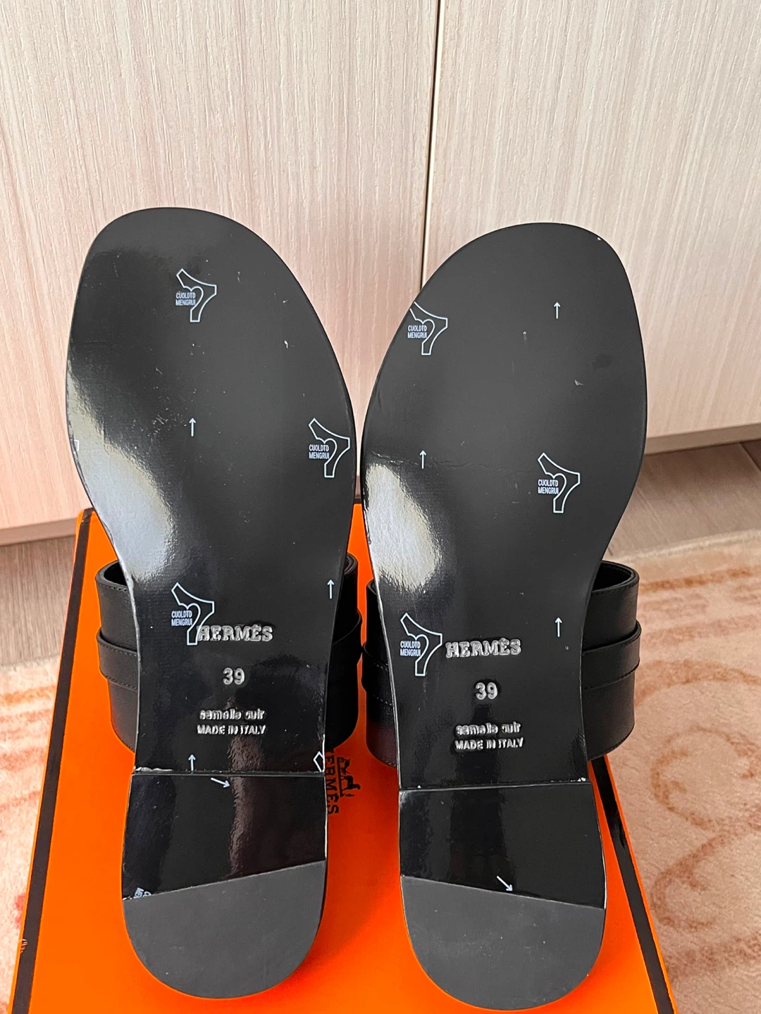 Hermes Black Leather Sandals - Size 39 - photo 4