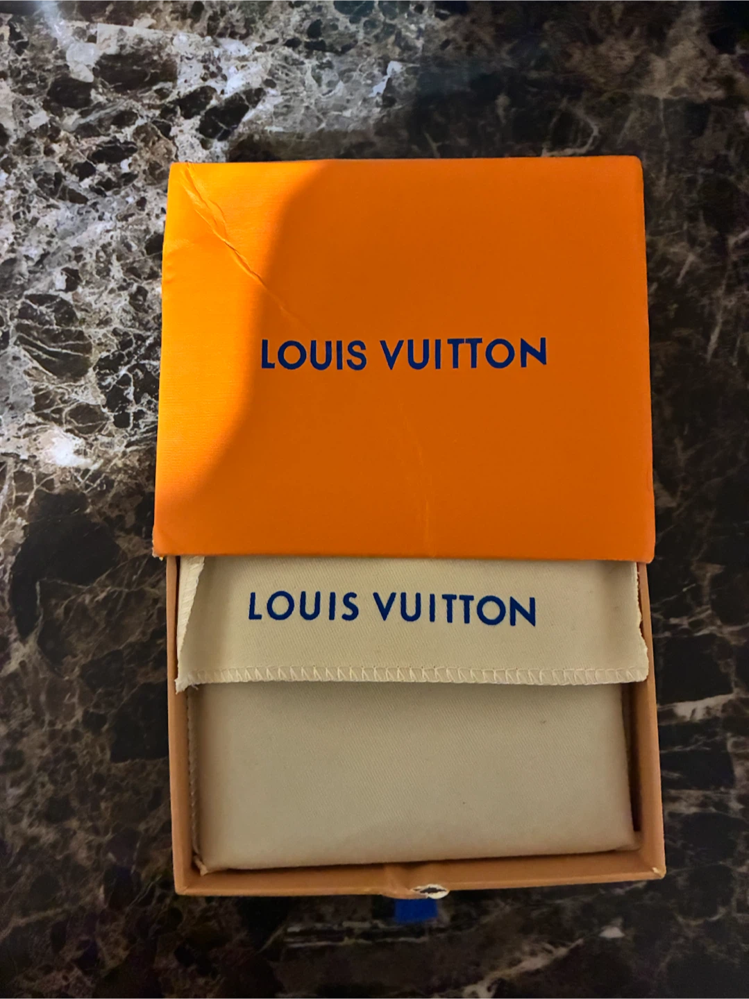 Louis Vuitton wallet black and grey design - photo 2