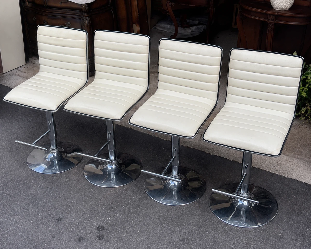 Set of 4 Cream Bar Stools with Chrome Base