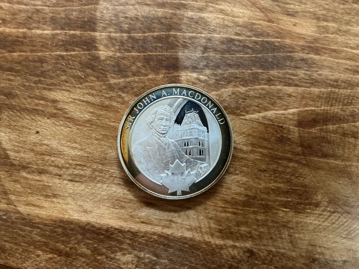 1960’s Sir John A. Macdonald Medallion History of Canada - photo 3