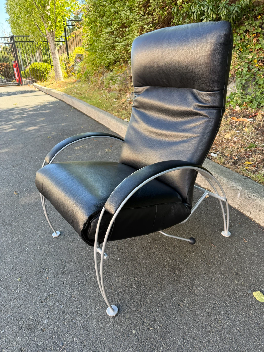 Black leather lafer recliner