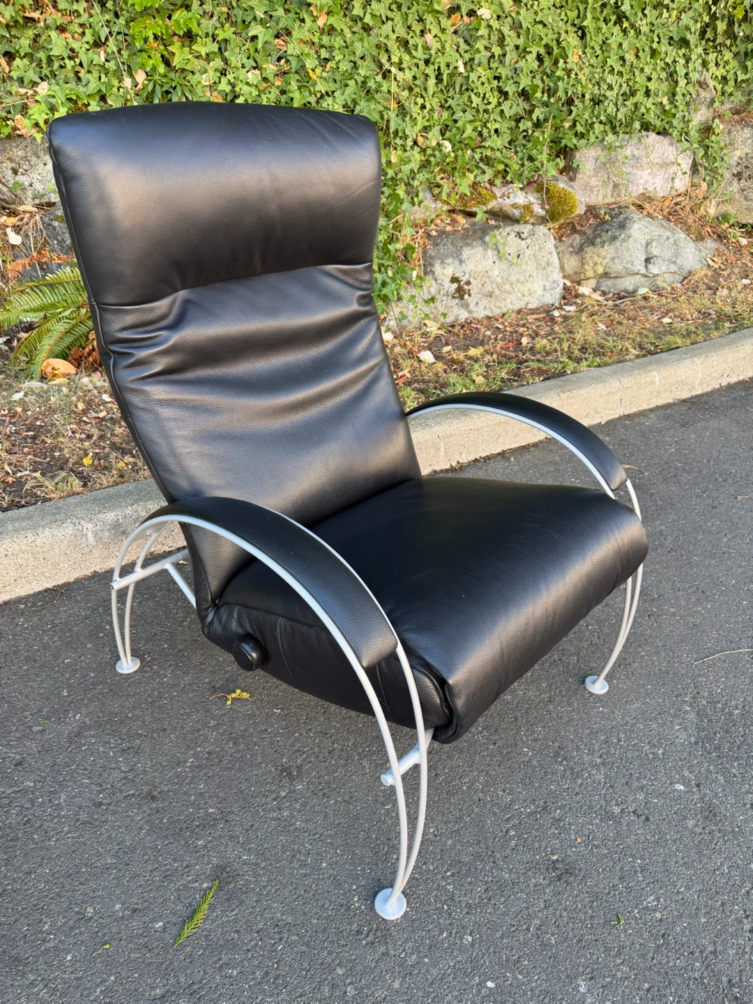 Black leather lafer recliner - photo 2