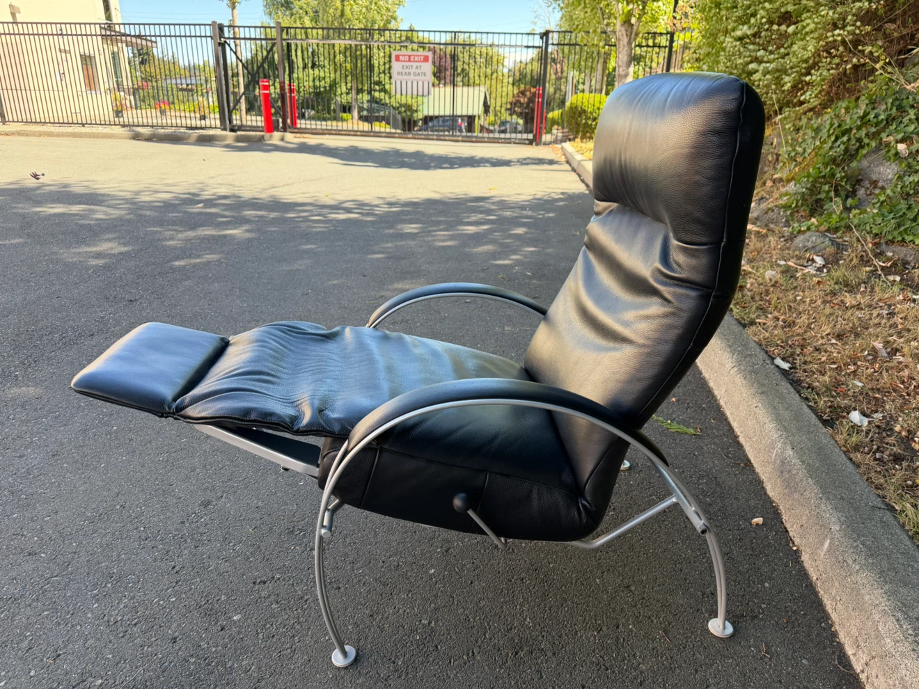Black leather lafer recliner - photo 3