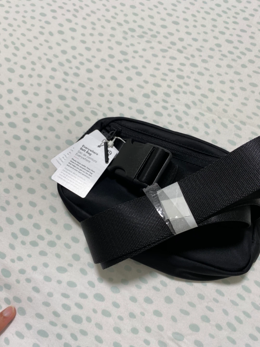 Lululemon Everywhere Belt Bag - Black - photo 4