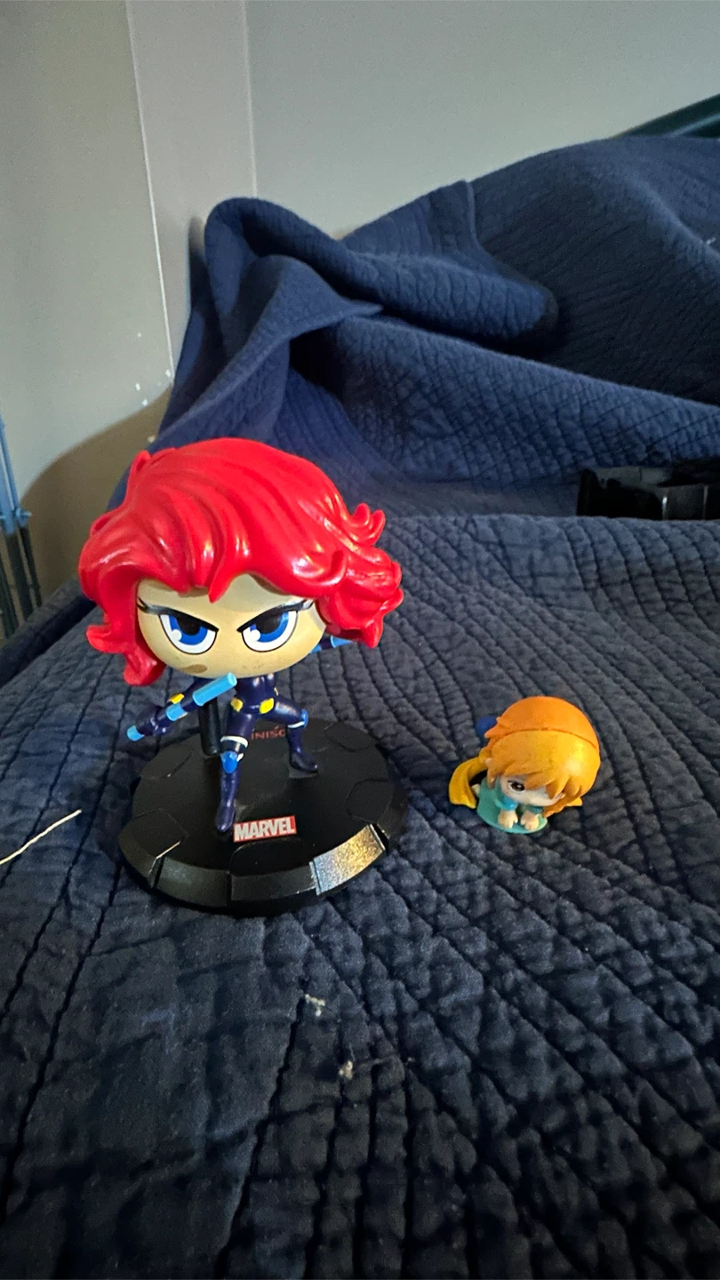 Marvel Black Widow & nanami Gachapon