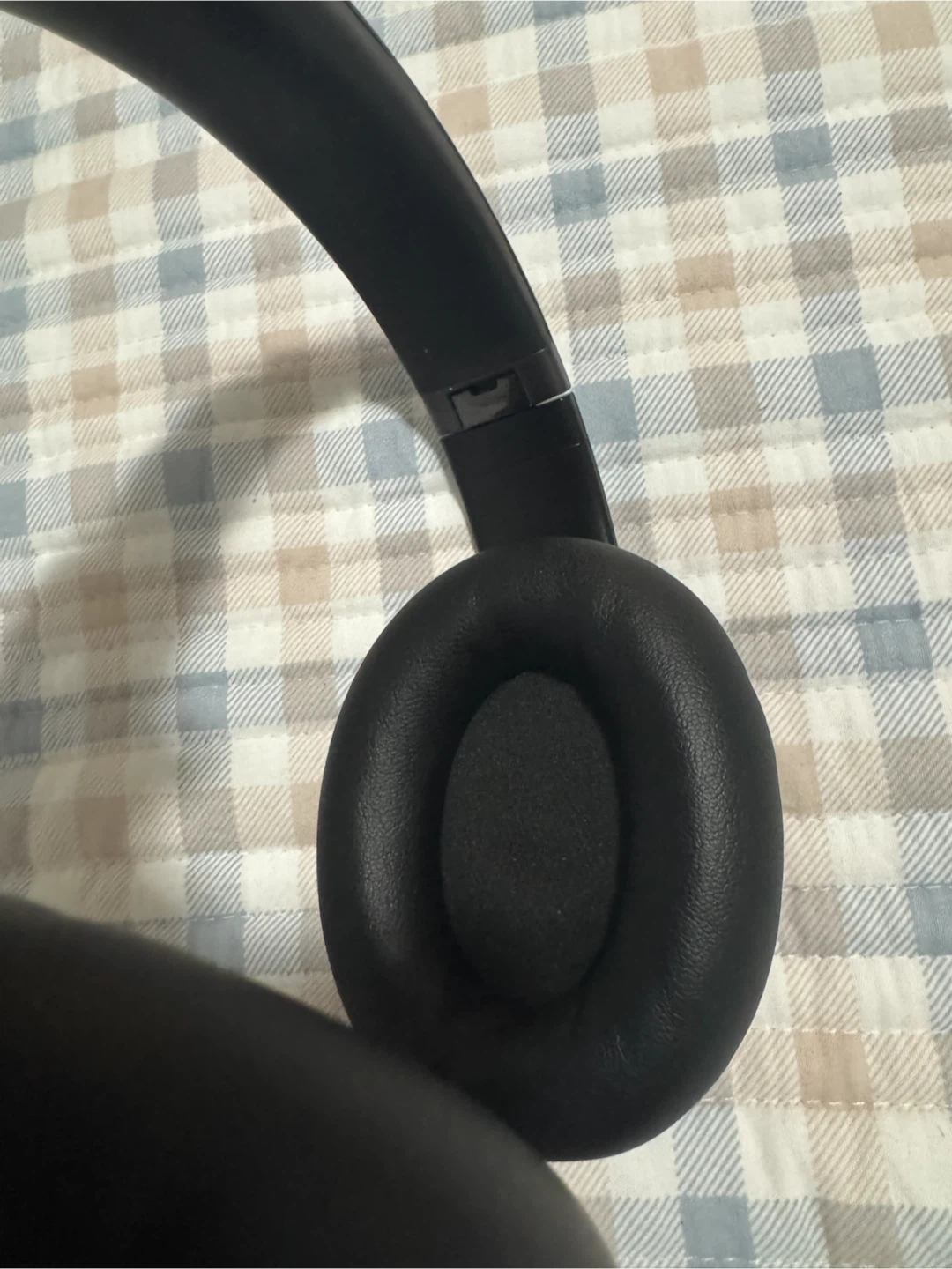 Beats Studio Pro Wireless Headphones - photo 3