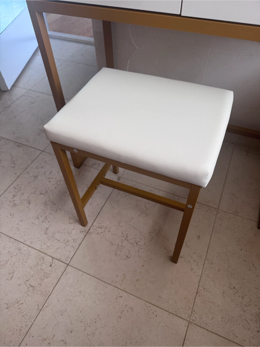 Brand new vanity table with padded seat and lighted mirror’ - photo 4