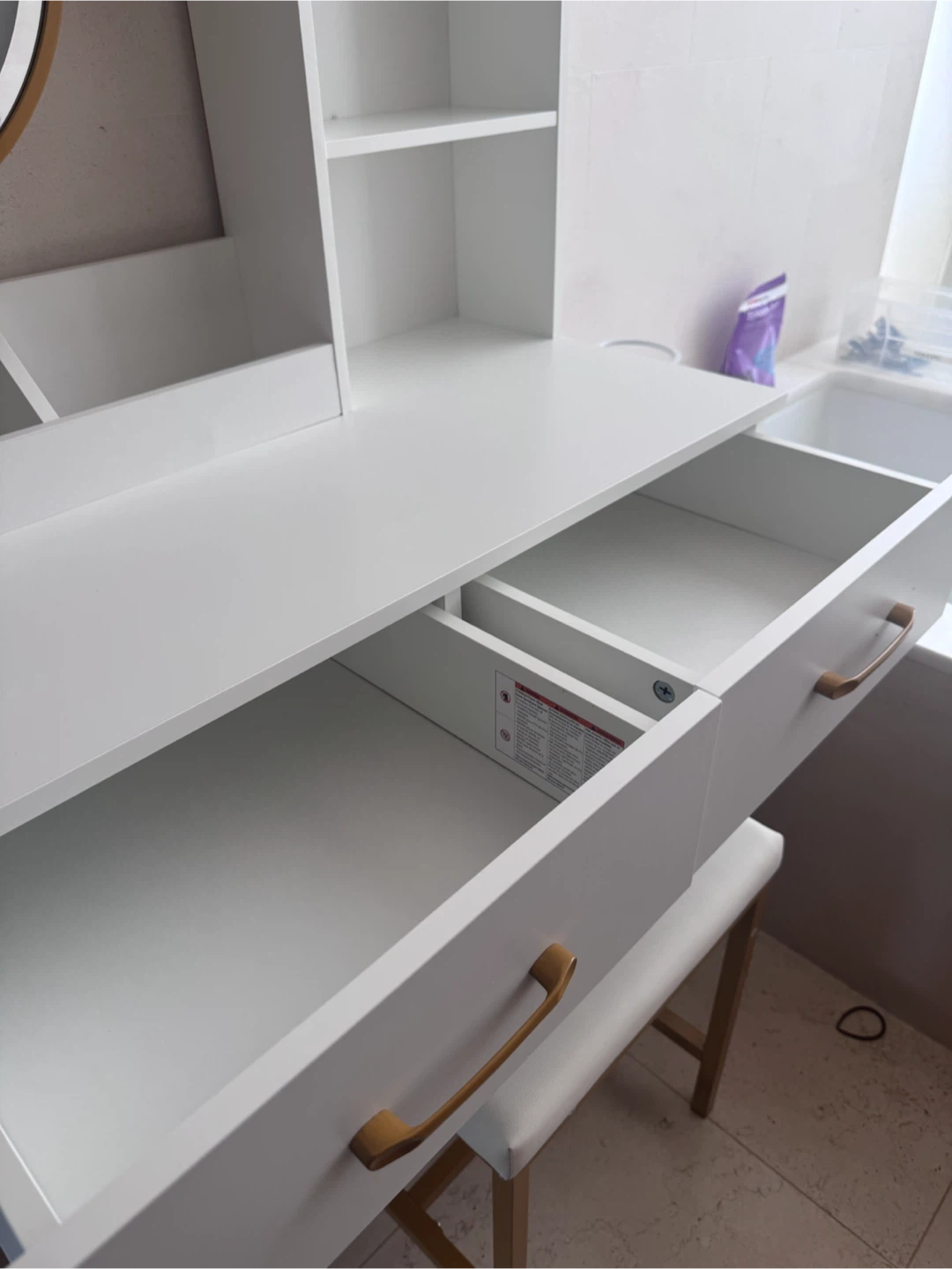 Brand new vanity table with padded seat and lighted mirror’ - photo 5
