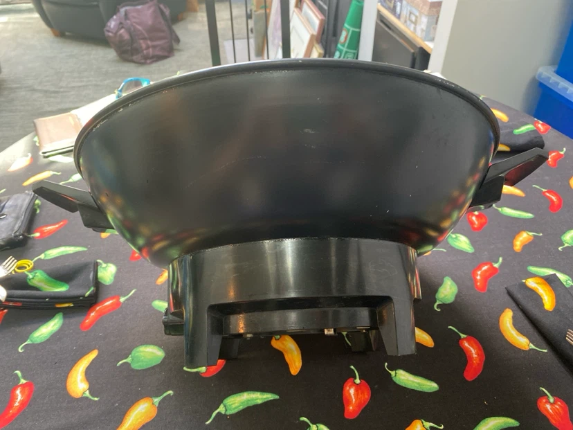 Red Electric Wok with Lid - photo 2