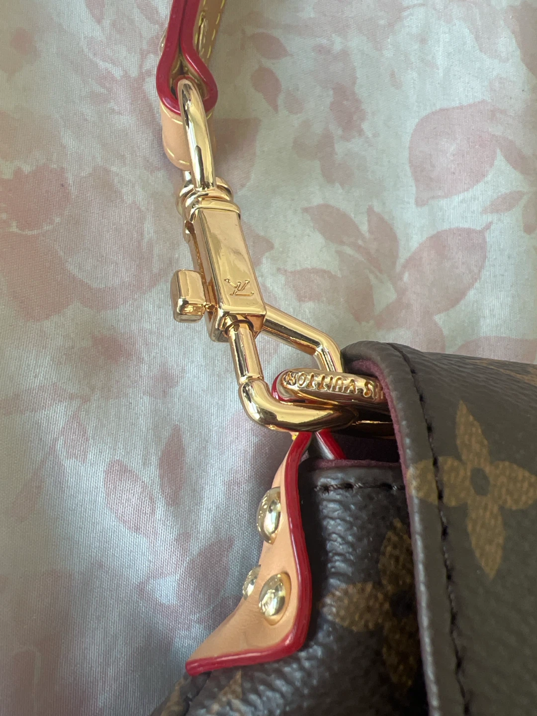 Louis Vuitton Monogram Shoulder Bag - photo 3