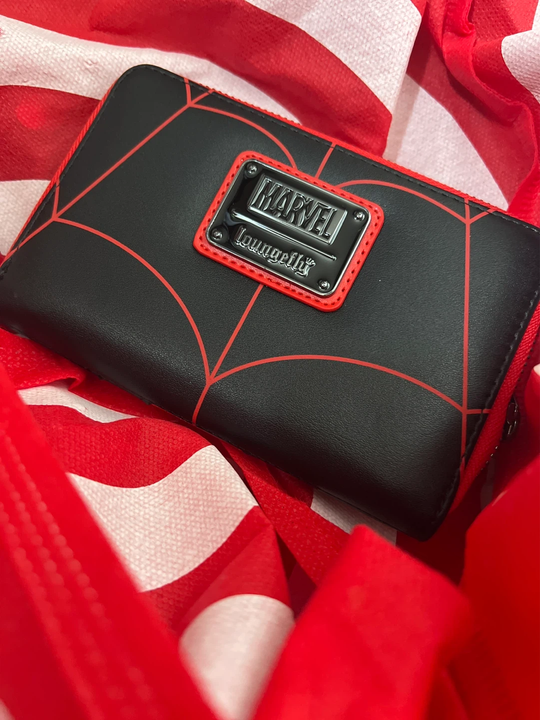 Marvel Loungefly Spider-Man Zip Around Wallet - photo 2
