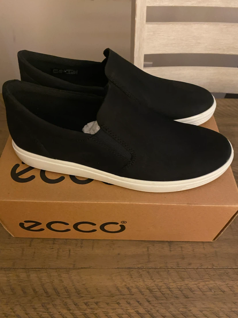 Ecco Black Slip-On Sneakers size 40/41