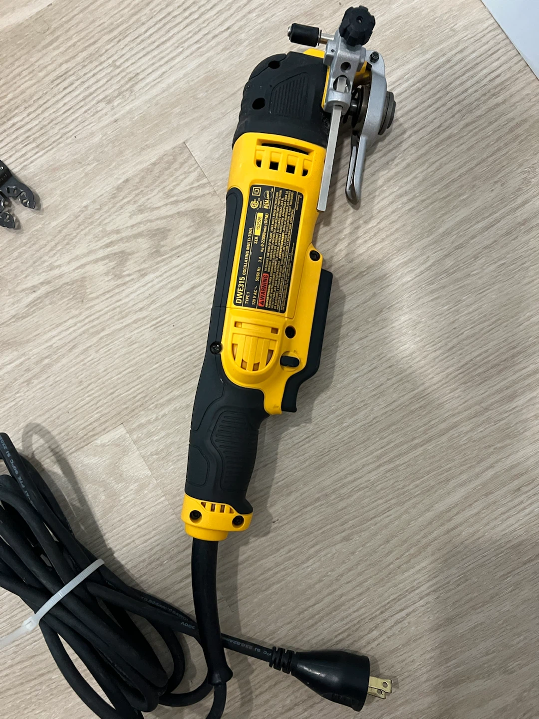 DeWalt Oscillating Tool DWE315 with Accessories - photo 2