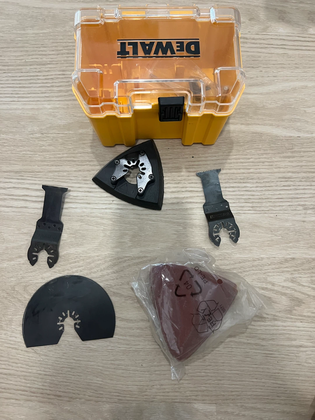 DeWalt Oscillating Tool DWE315 with Accessories - photo 3