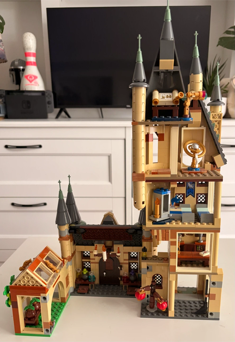 LEGO Harry Potter Hogwarts Castle Set 75969 - photo 2