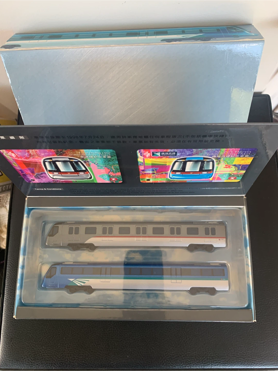 MTR Airport Express & Tung Chung Line Train Model Set - photo 2