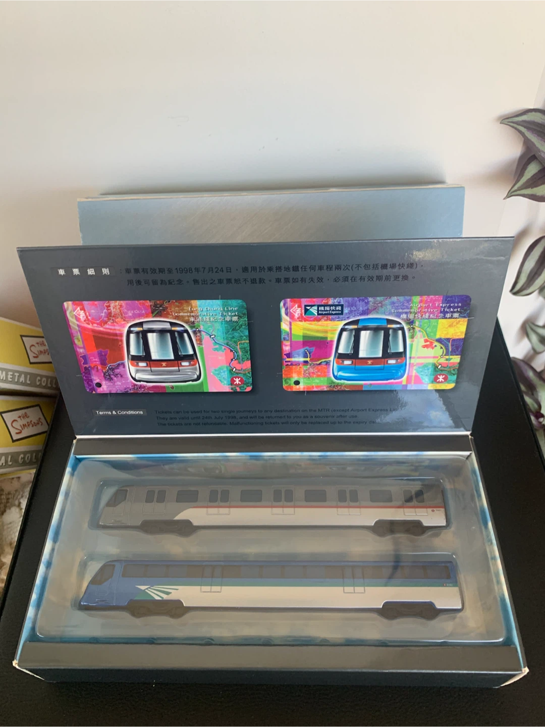 MTR Airport Express & Tung Chung Line Train Model Set - photo 4