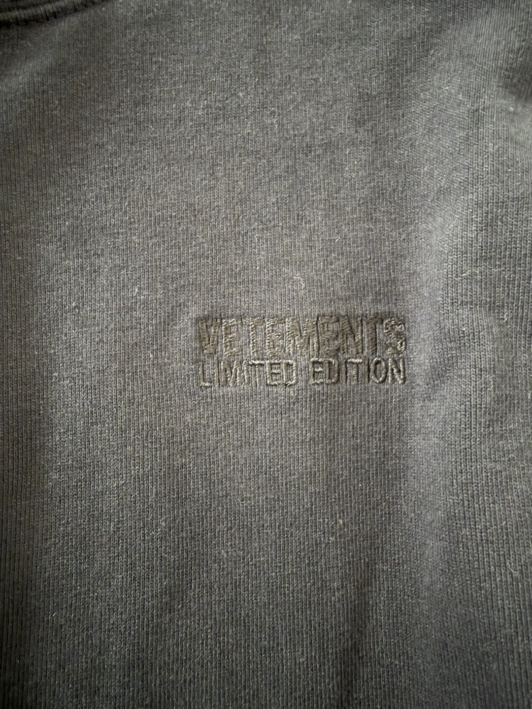Vetements Limited Edition Zip-Up Hoodie - photo 2
