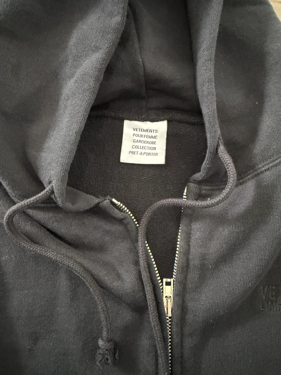 Vetements Limited Edition Zip-Up Hoodie - photo 3