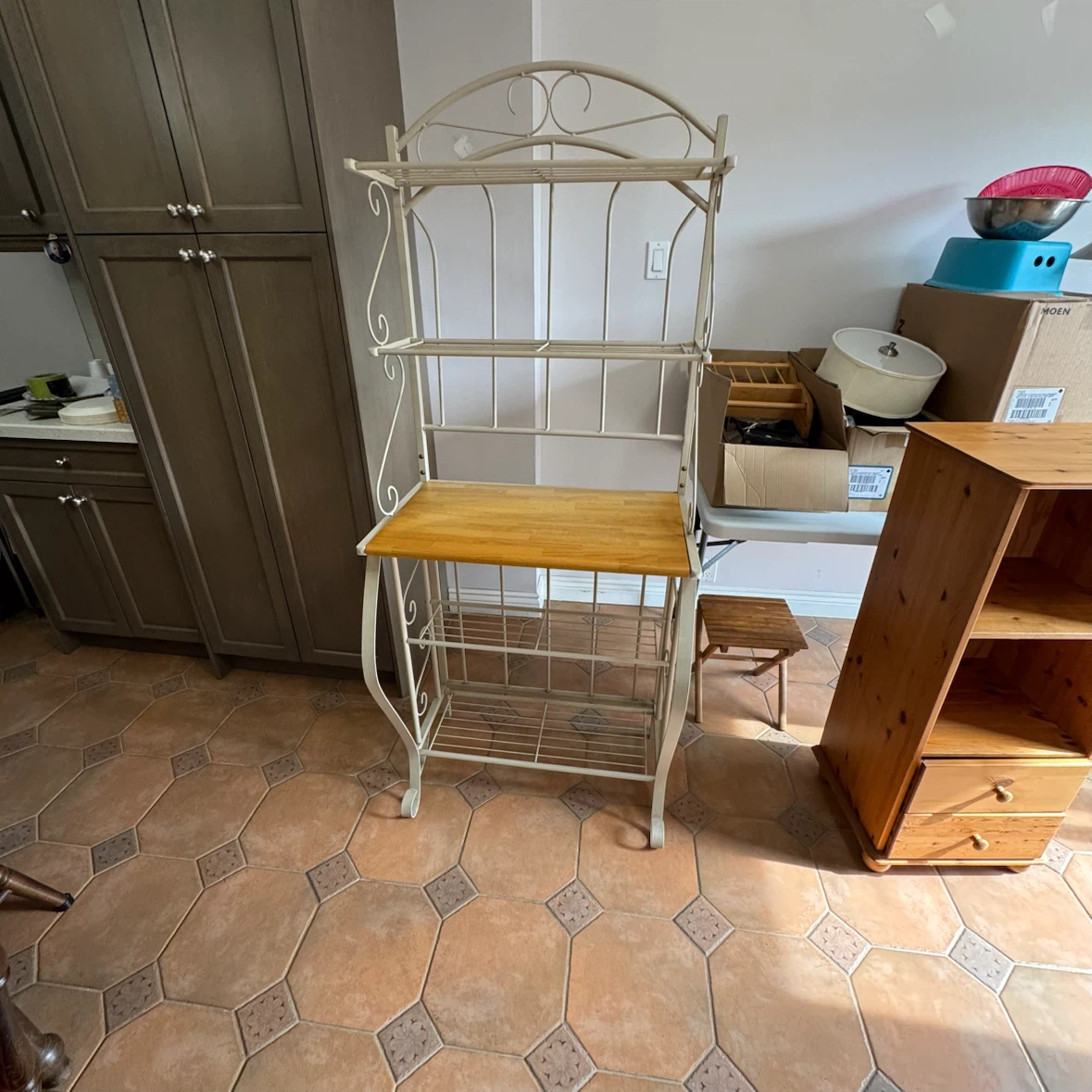 White Metal Baker's Rack with Wood Shelf