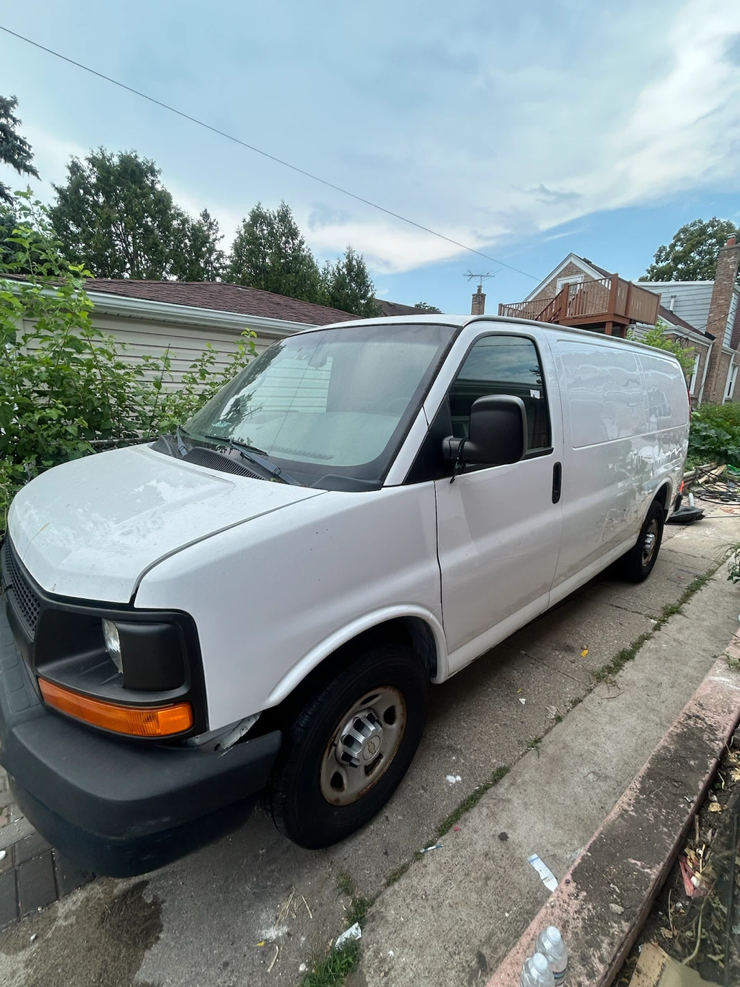 2011 Chevrolet Express Cargo Van - photo 2