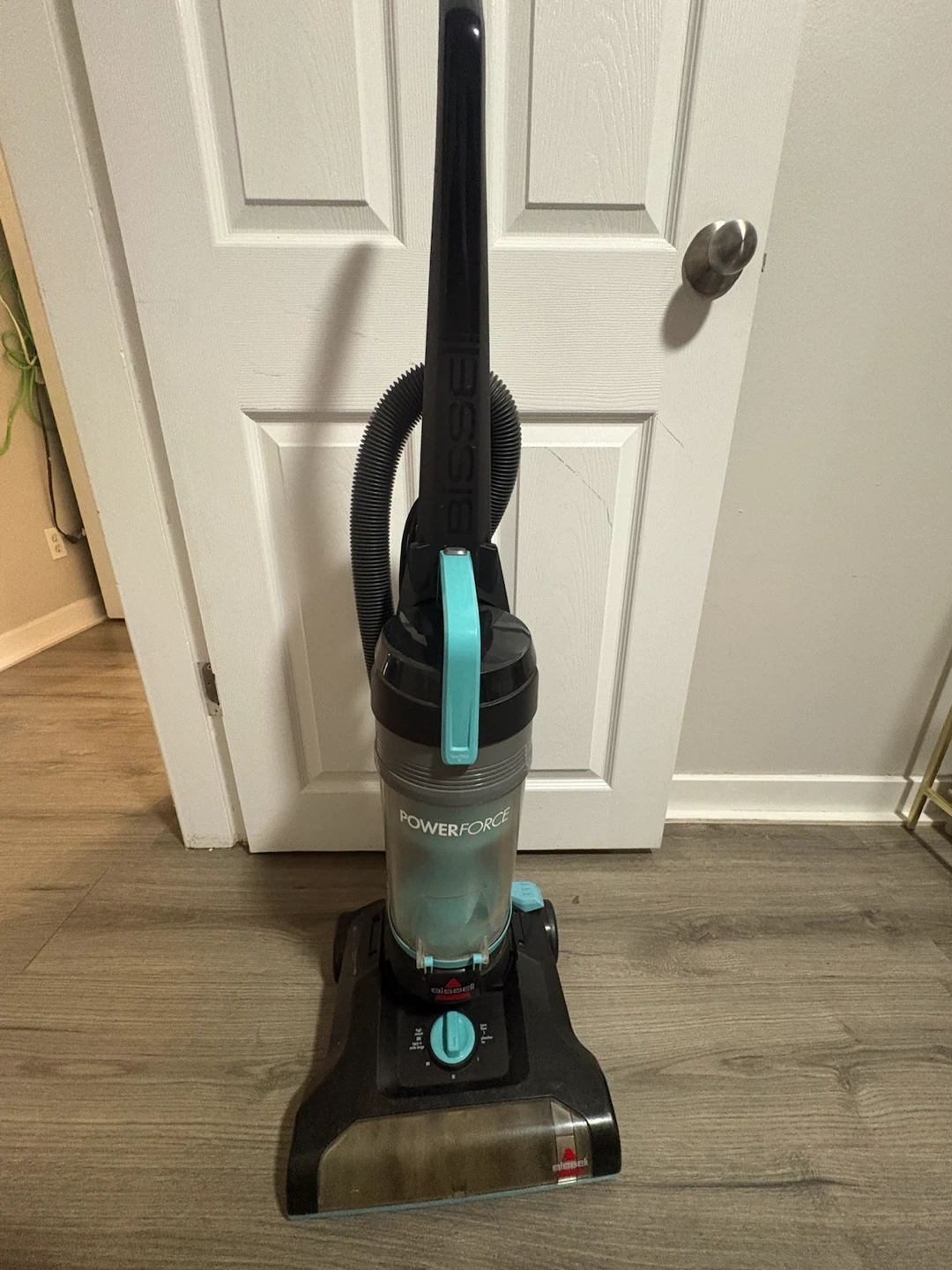 Bissell PowerForce Vacuum Cleaner - photo 2
