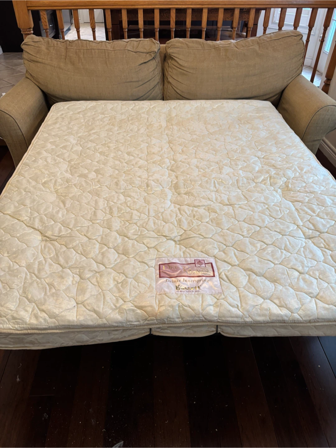 Bassett Sofa Bed - photo 5
