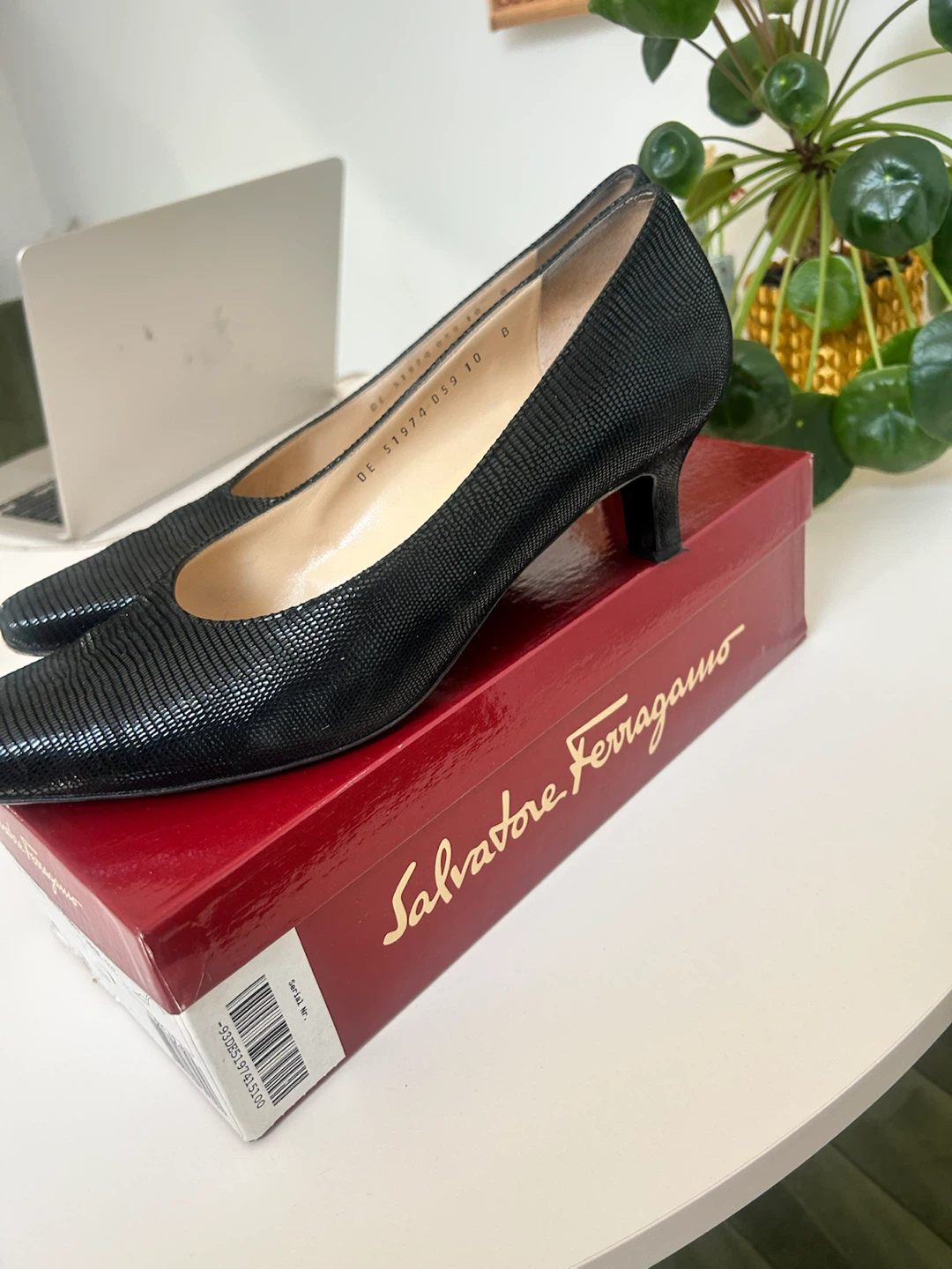 Salvatore Ferragamo Black Lizard Heels Size 10 - photo 2