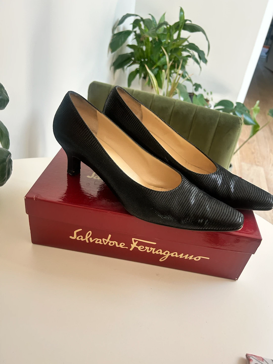 Salvatore Ferragamo Black Lizard Heels Size 10 - photo 3