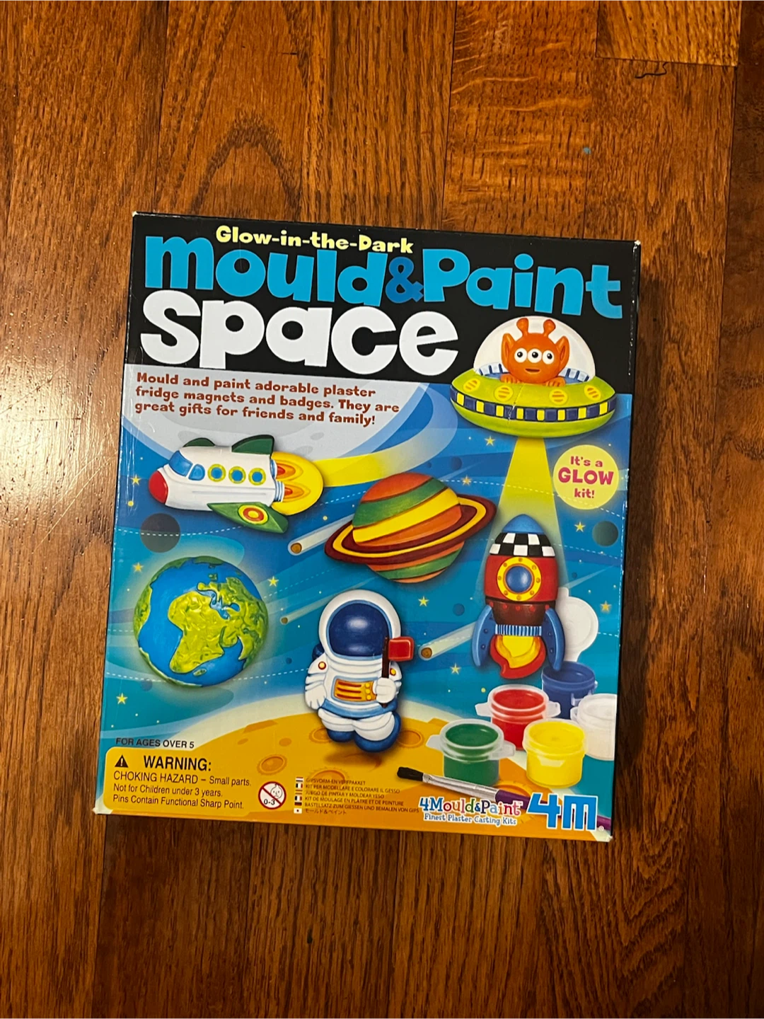 Glow-in-the-Dark Mould & Paint Space Kit
