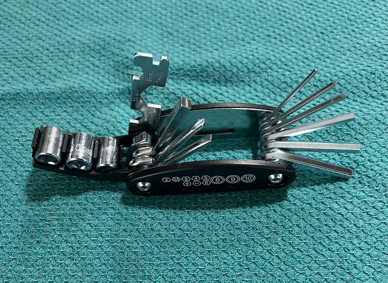 16 in 1 Multi-tool Kit - NEW