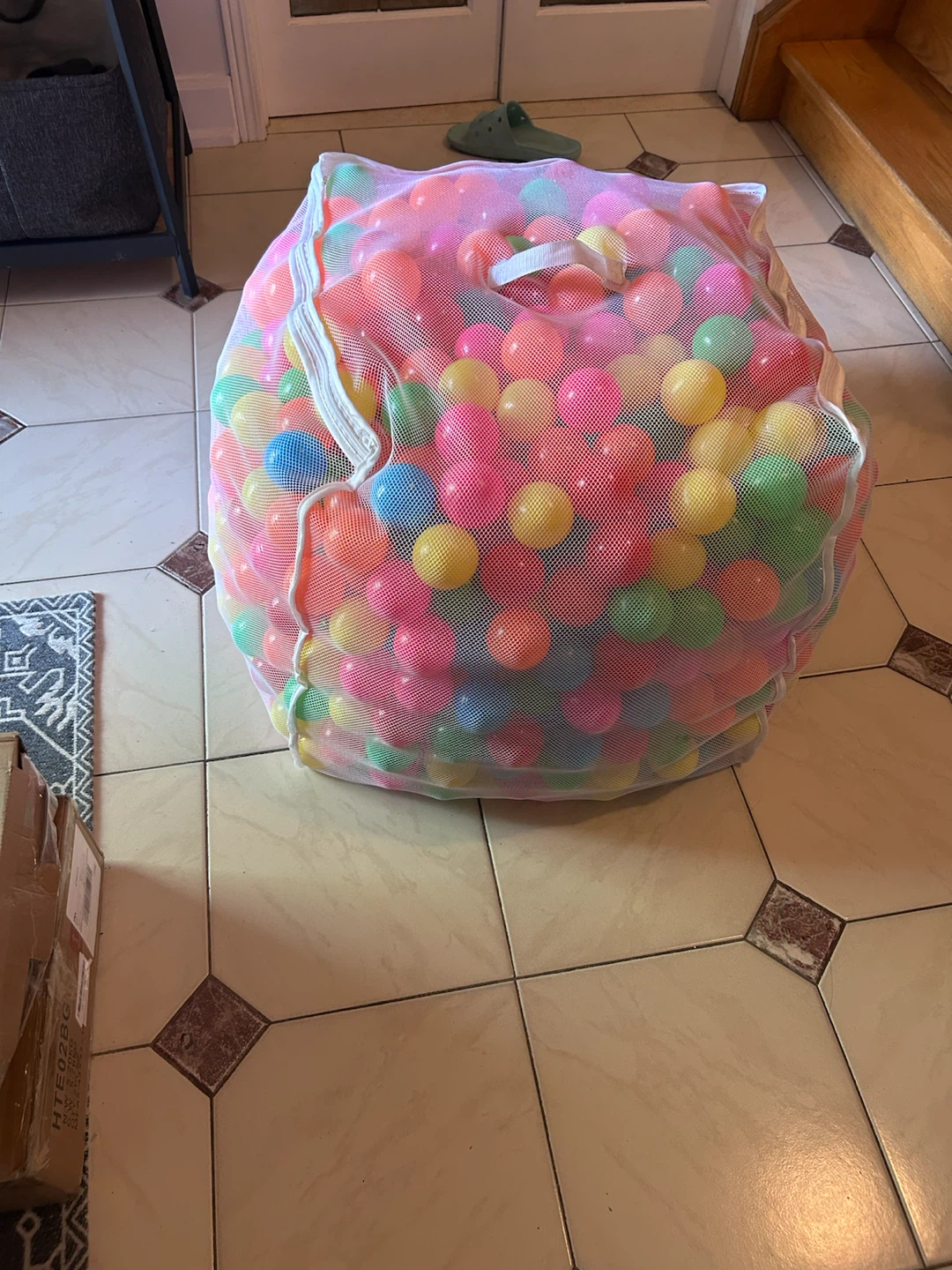 BNIB Amazon Basics 1,000 Ball Pit Balls - 6 Bright Colors - photo 5