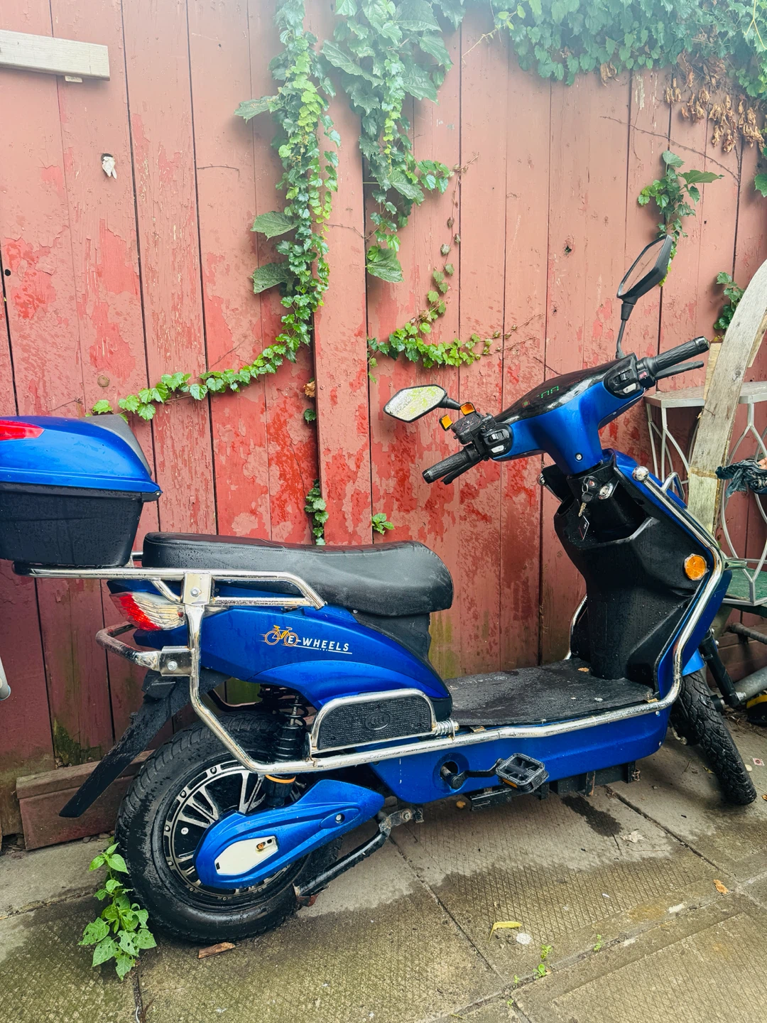 X  Post  E-Wheels Electric Scooter