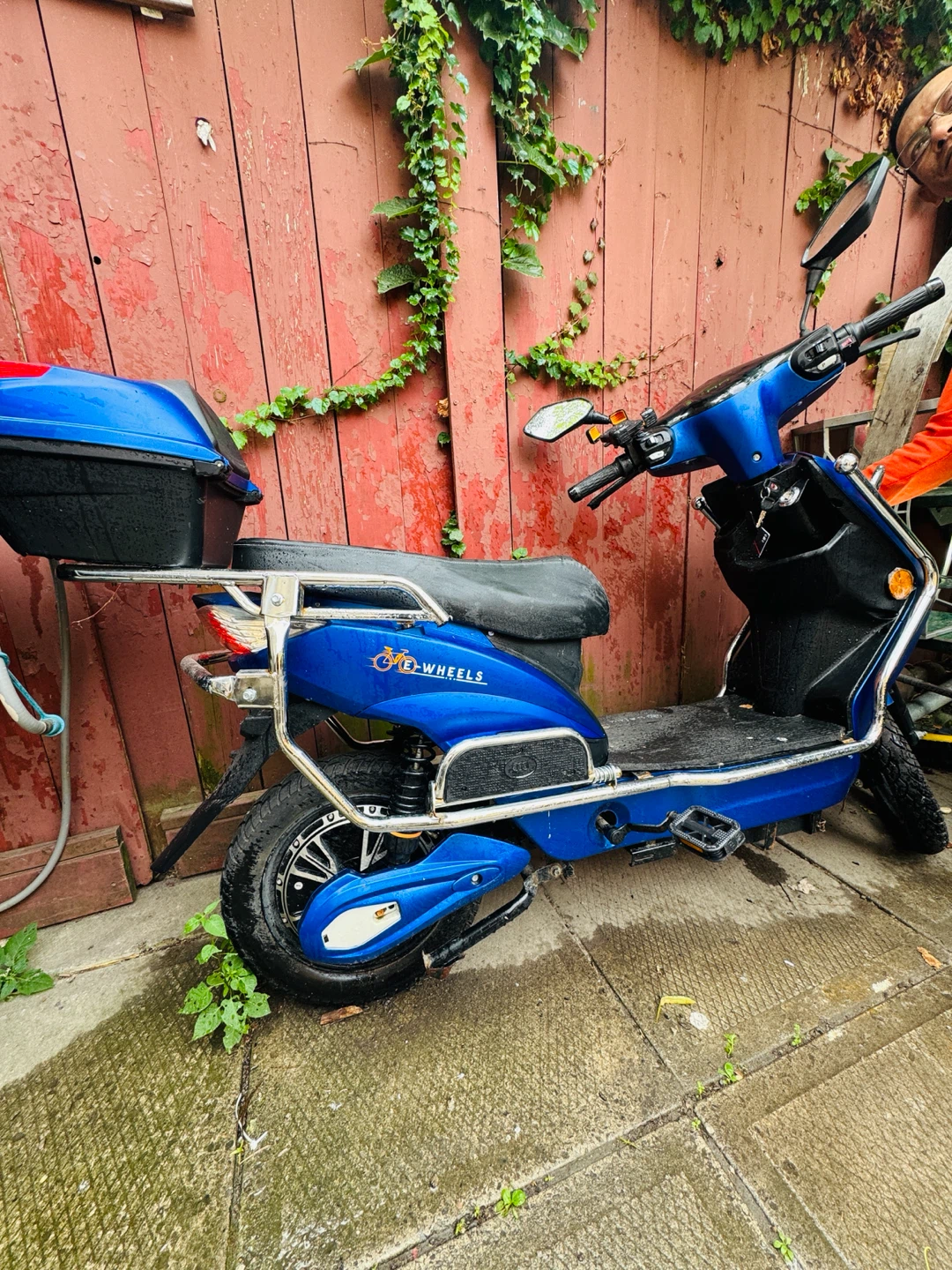 X  Post  E-Wheels Electric Scooter - photo 2