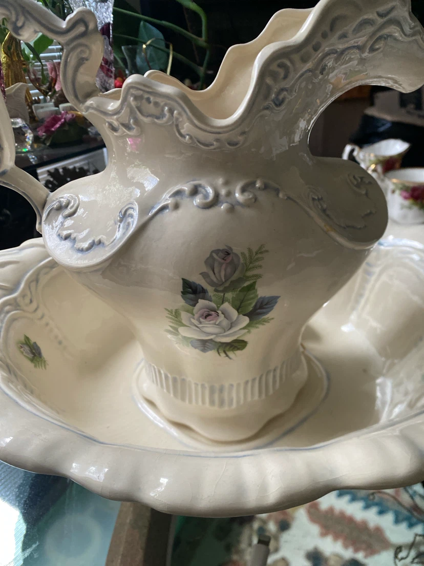 Vintage Cream Rose Pitcher and Basin Set - photo 2