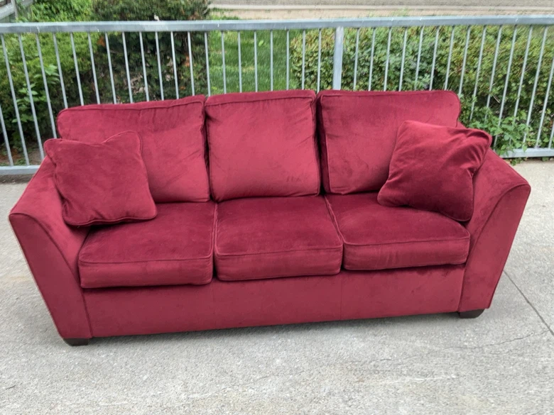 Red Velvet Couch (please read) - photo 2