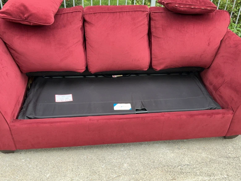 Red Velvet Couch (please read) - photo 5