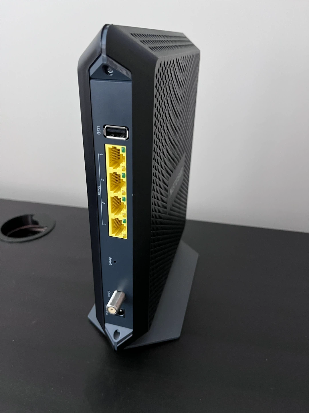 Netgear AC1900 WiFi Cable Modem Router - photo 2