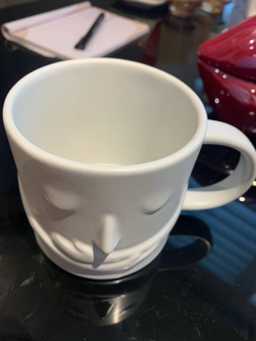 White Ceramic Mug with Face Design - photo 2