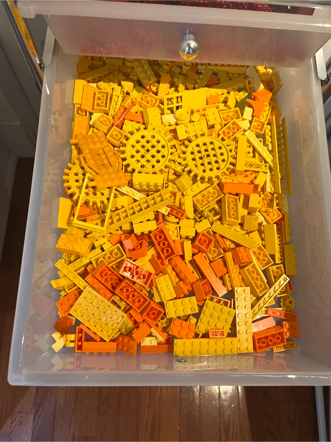 Colour sorted random lego pieces - photo 2