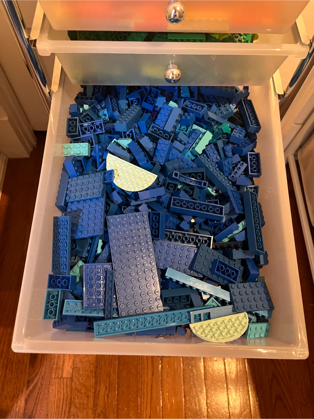 Colour sorted random lego pieces - photo 4
