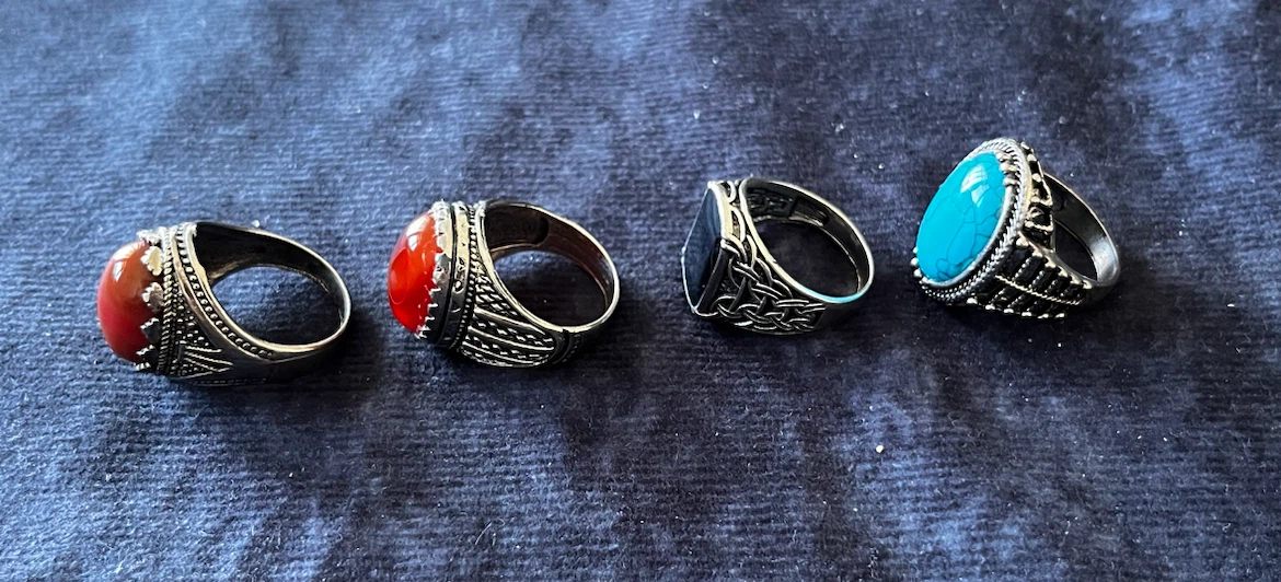 Vintage type Set of 4 Statement Rings - photo 4