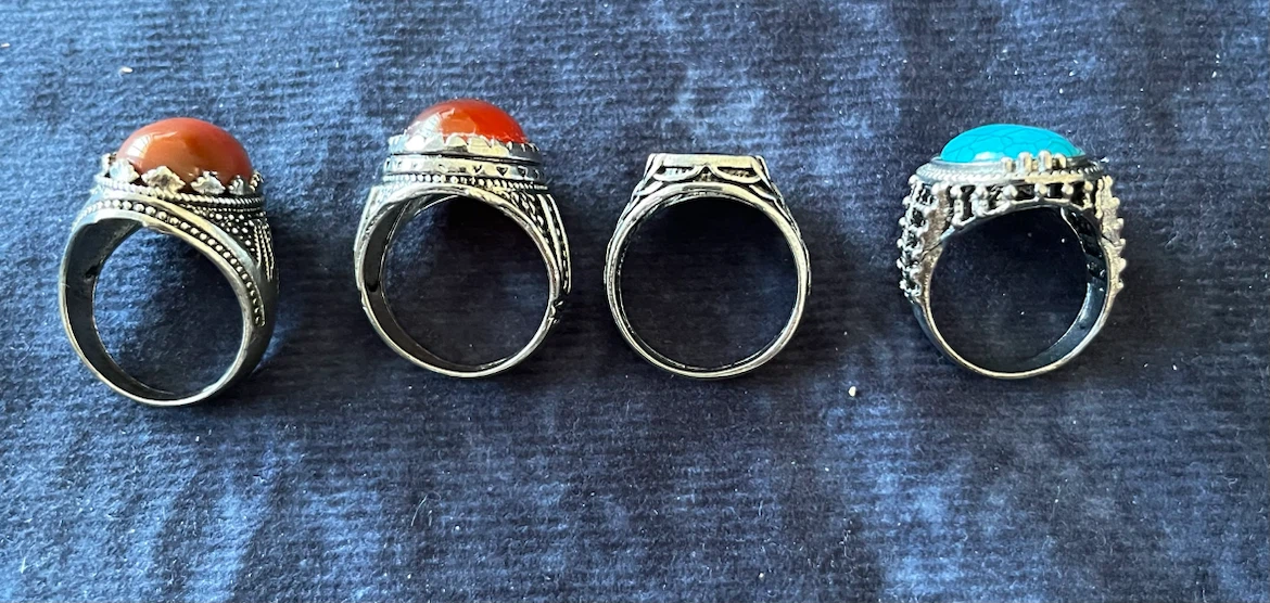 Vintage type Set of 4 Statement Rings - photo 5