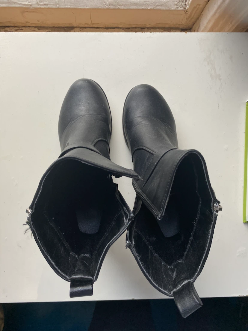 Black boots with zipper detail - photo 2
